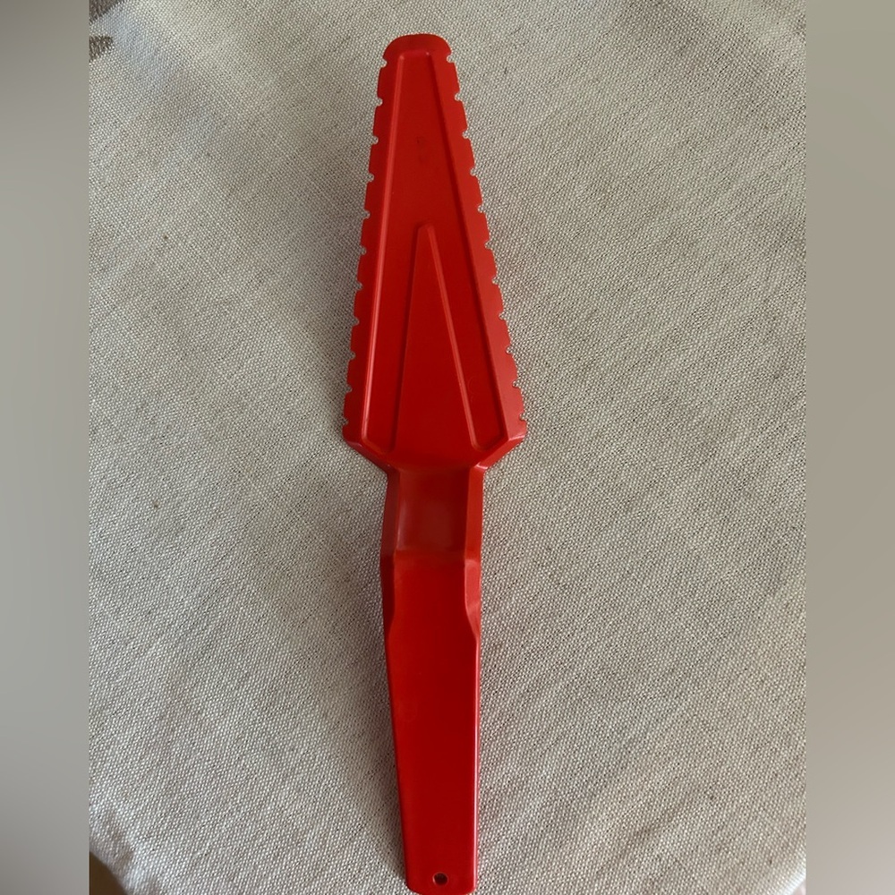 Vintage Tupperware Cut N’ Serve Cake Cutter Orange Kitchen Utensil
